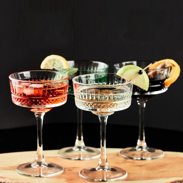 Proveedor de copas de cóctel de cristal en la tienda
